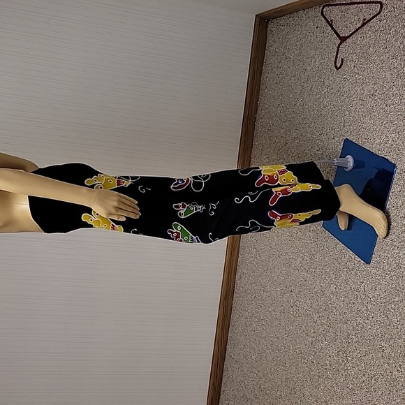 Designs by Naomi artistic yoga pants w/butterflies. Women's medium. Black - Picture 4 of 6